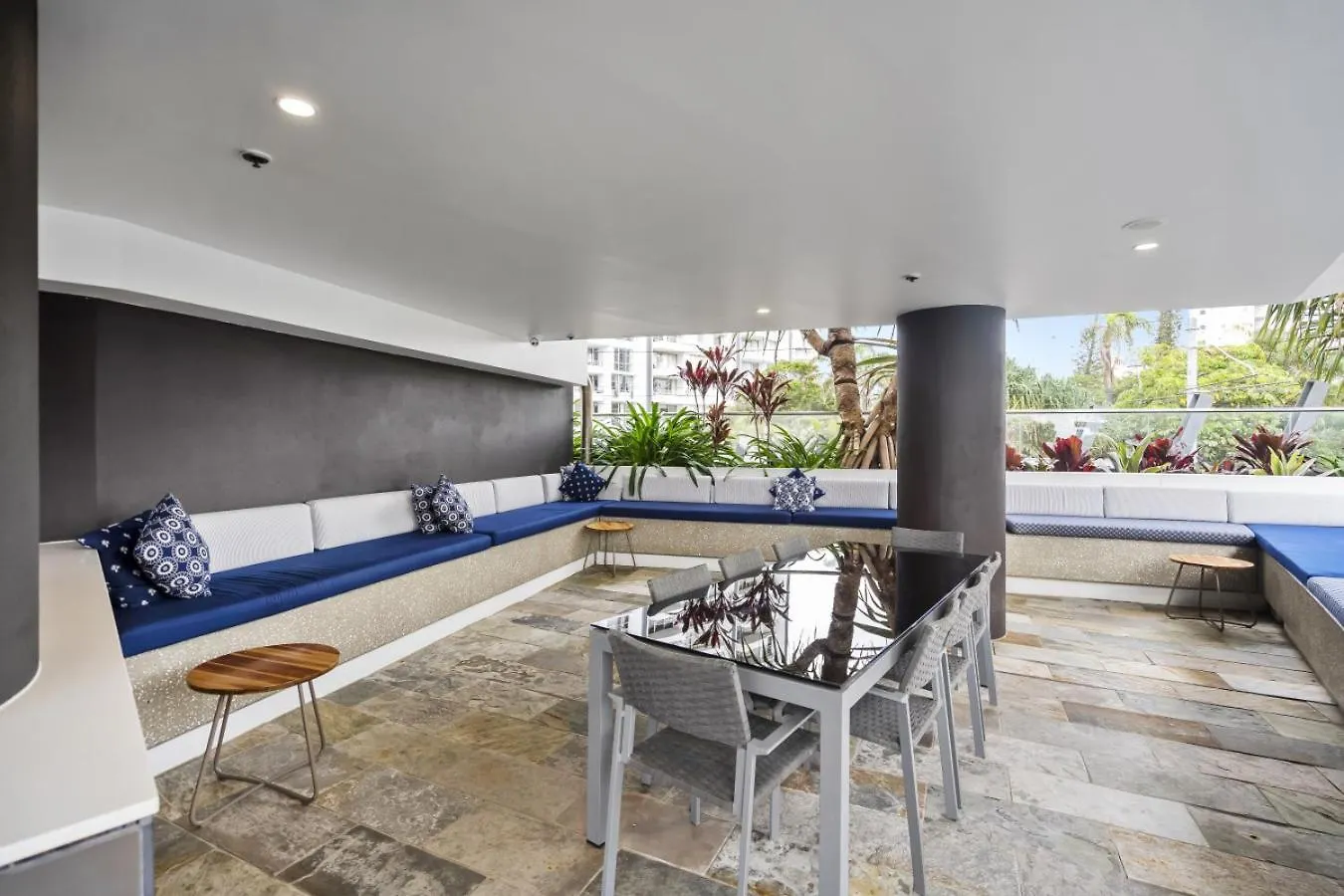 Rhapsody Surfers Paradise Beachfront Sleeps 6 - Optimise Bnb Gold Coast Apartmán